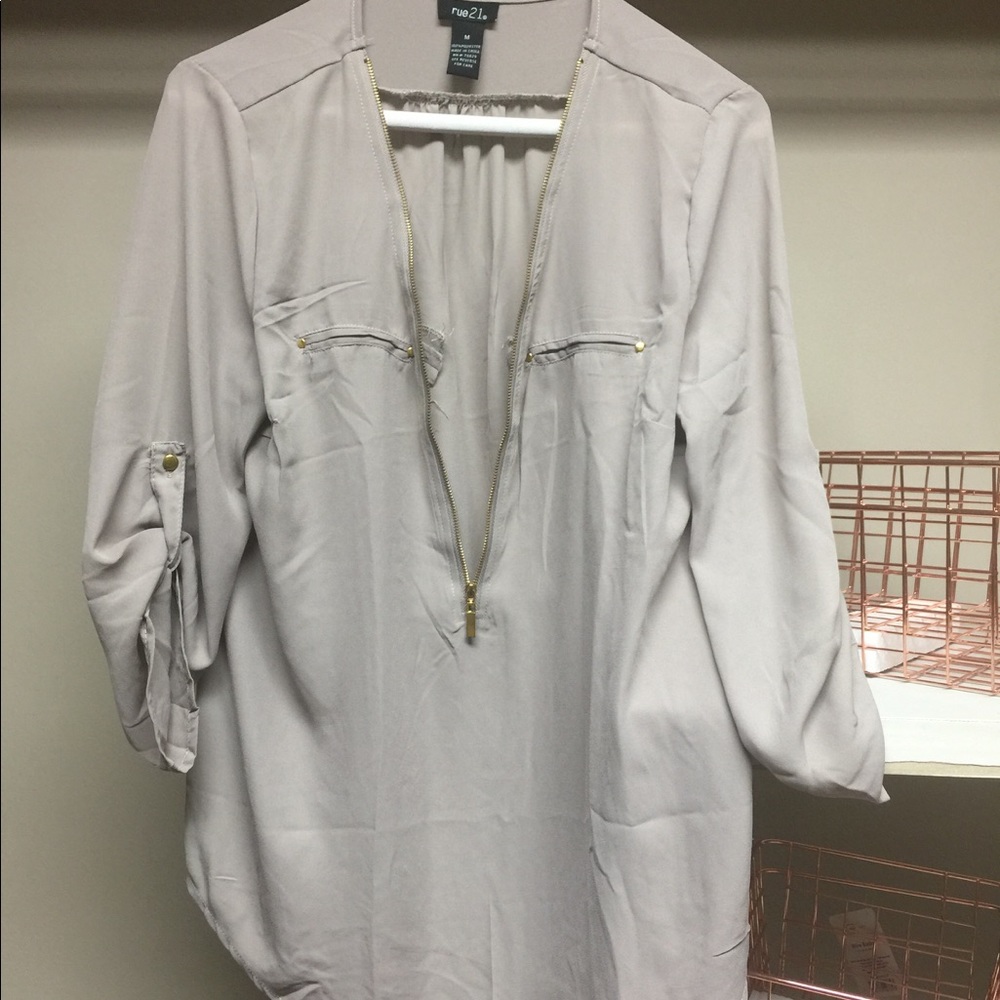 💖Rue 21💖 Great Condition Tan Blouse 5/$25